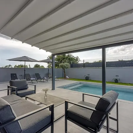 Vila Ana With Private Pool Tinjan