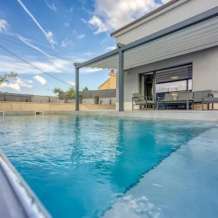 Ana With Private Pool Villa Tinjan