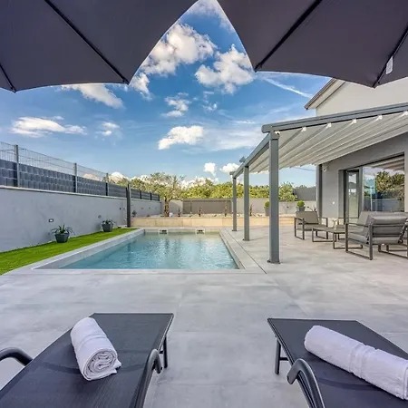 Ana With Private Pool Villa