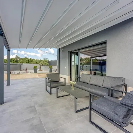 فيلة Ana With Private Pool *