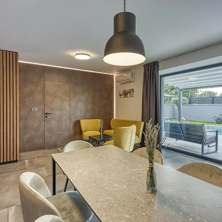 Ana With Private Pool Tinjan