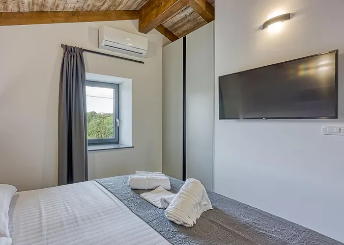 Ana With Private Pool Vila