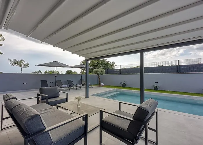 Vila Ana With Private Pool Tinjan