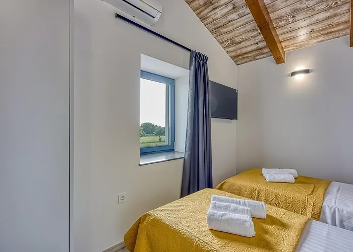 Vila Ana With Private Pool Tinjan