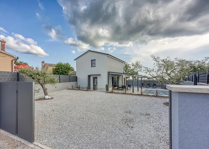 Ana With Private Pool Vila