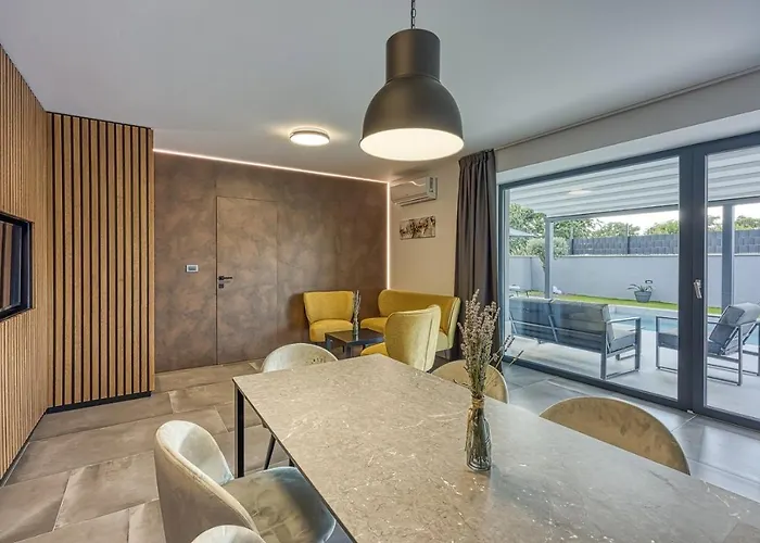 Ana With Private Pool Tinjan