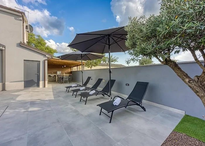 Ana With Private Pool * Tinjan